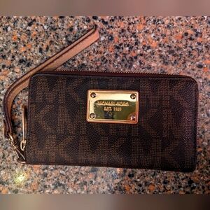 Michael Kors Jet Set Wristlet